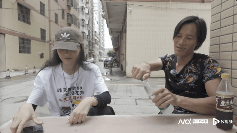 皇冠信用盘开户
_00后女生回家陪父亲掏粪皇冠信用盘开户
，“干最脏的活，赚最干净的钱”