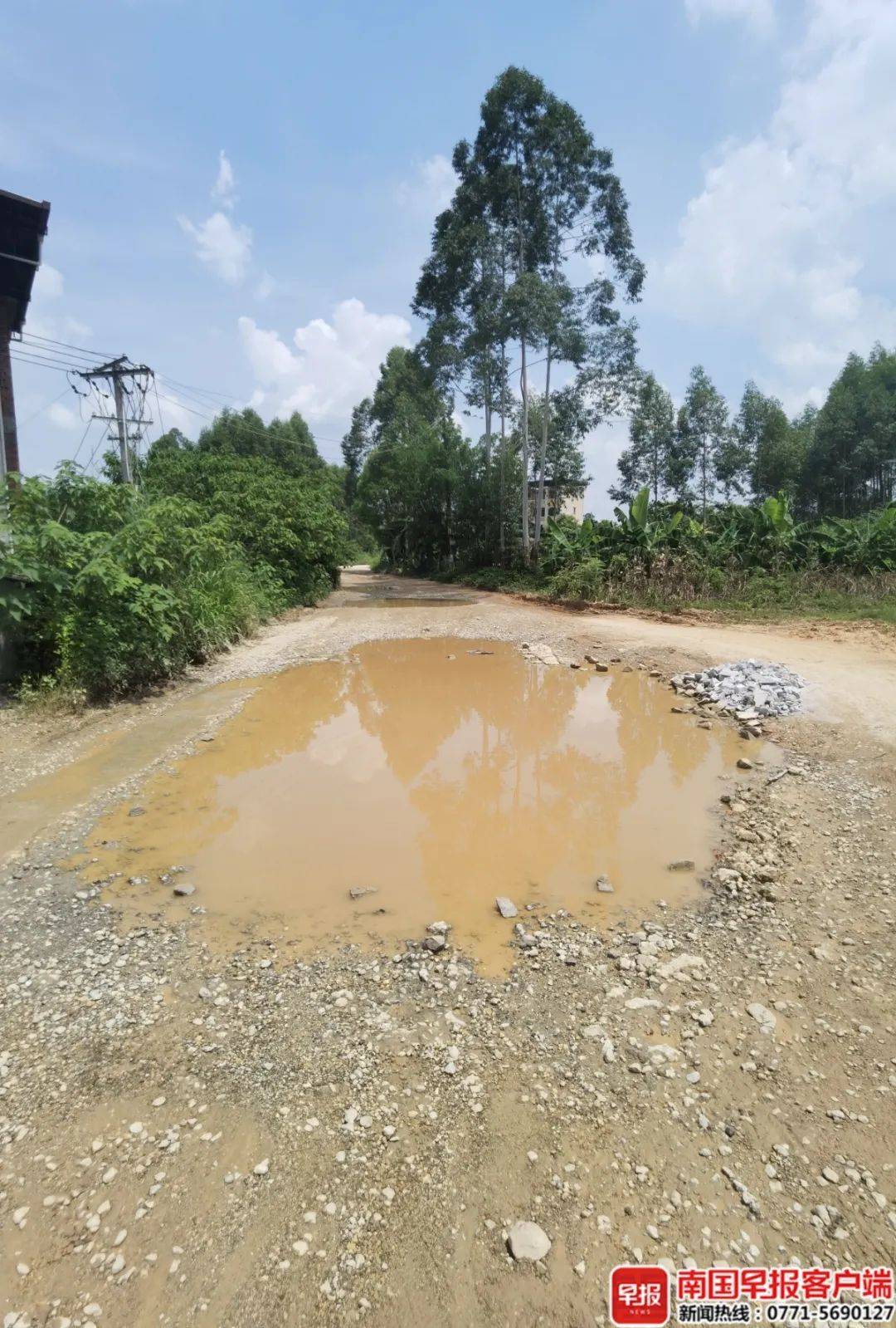 怎么申请皇冠信用网
_南宁一“白改黑”道路被打烂怎么申请皇冠信用网
，两年多未完工！部门回应：正重新招标