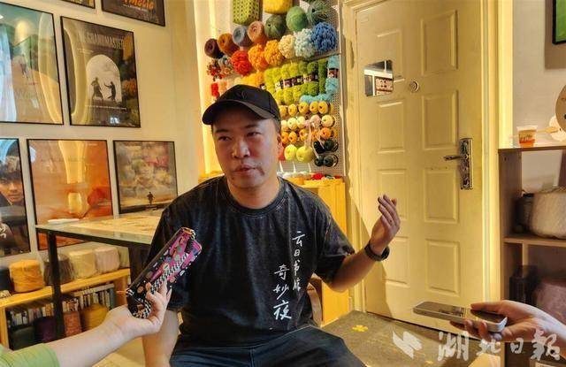 皇冠信用网在线注册
_湖北知名导演执导 取景昙华林 国内首部新国风AI奇幻电影《云曰书馆奇妙夜》开机