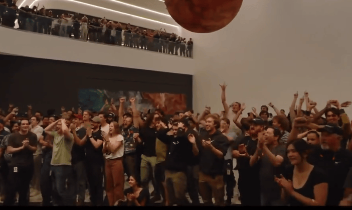 卡塞特沙特vs帕府联
_这次没有空中爆炸！1个小时飞越半个地球卡塞特沙特vs帕府联
，马斯克星舰终于成功了，现场欢呼声、鼓掌声响成一片