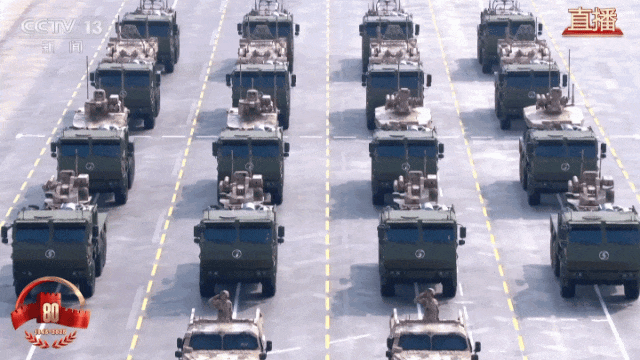 水户蜀葵vs山口雷法_九三阅兵“机器狼群”水户蜀葵vs山口雷法，首次亮相一个字：帅！与“机器狗”有这些区别→