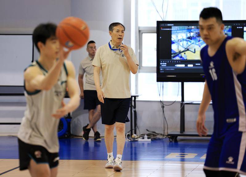 皇冠信用登2代理_引进赵睿就是为了冠军皇冠信用登2代理!许利民:健康团结最为重要