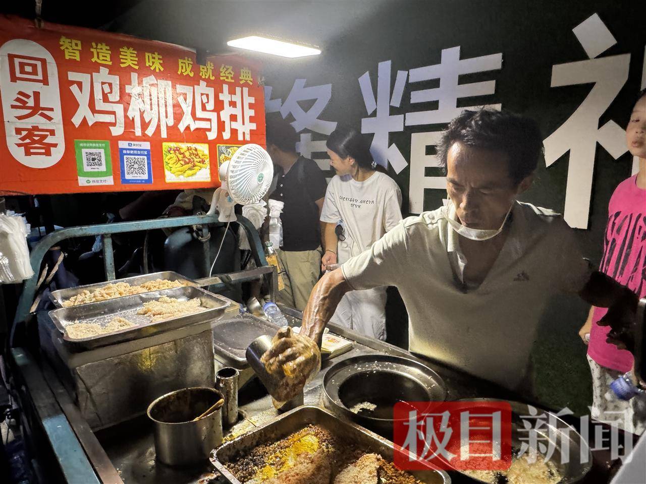 皇冠信用盘APP下载_“鸡排哥”赚得盆满钵满购置多套房产?当事人幽默回应:还没到一个亿皇冠信用盘APP下载,你多来,我才能多卖2份