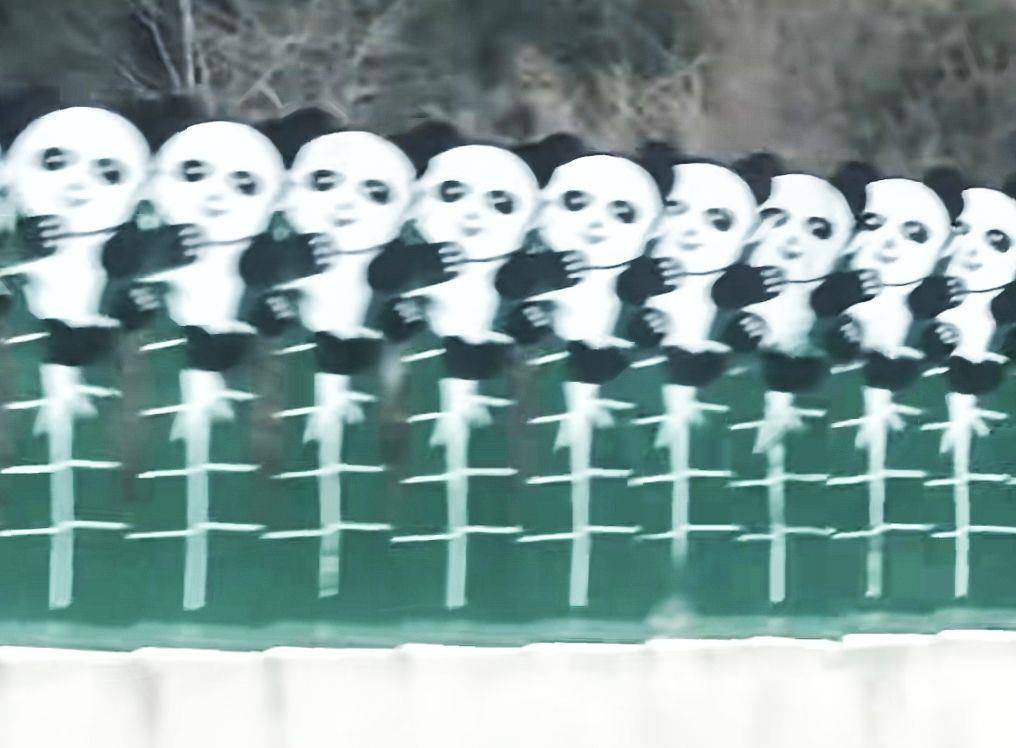 皇冠信用網会员_四川一高速上熊猫图案装置被指“鬼畜”皇冠信用網会员，高速方回应：没那么抽象，已上报情况